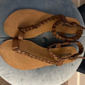 Unlisted brown sandal